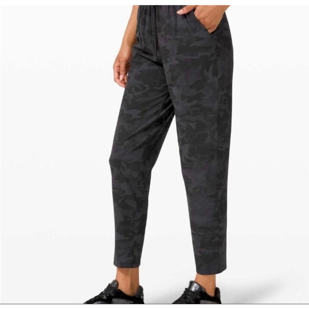 Women's Lululemon Black Grey Camo Pants Size 4